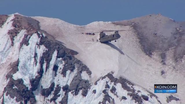 Chinook pilot explains daring rescue on Mt. Hood summit смотреть онлайн