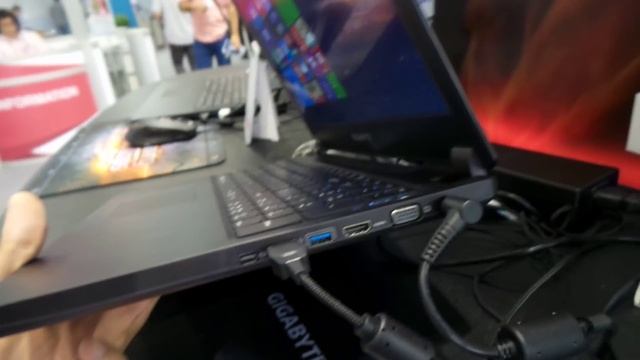 Gigabyte P35X v4 notebook bemutató videó смотреть онлайн