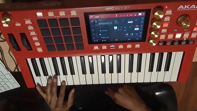 take a journey with me..... making a beat with the Akai MPC key 37 смотреть онлайн