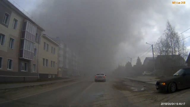 Югорск. Горит расселенный дом который под снос. 04.06.2018г. смотреть онлайн