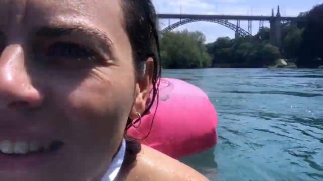 Swimming in the Aare River in Bern, Switzerland смотреть онлайн