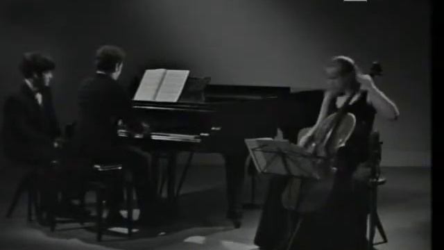 Jacqueline du Pré and Daniel Barenboim play Brahms's Cello Sonata, Op.99 - III. Allegro passionato смотреть онлайн