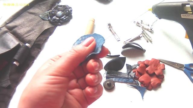 Как сделать цветок из кожи. How to make a flower out of the leather . смотреть онлайн