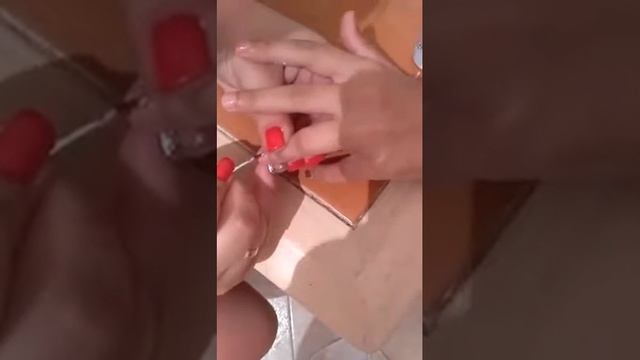 Приводим ногти в порядок смотреть онлайн