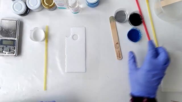 Чехол для телефона украшенный рисунком эпоксидной смолой. смотреть онлайн