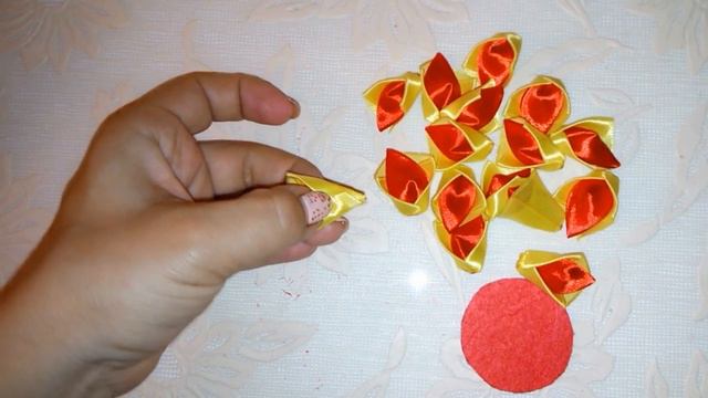 Цветы из лент канзаши. Как сделать цветы из лент. Цветы из лент смотреть онлайн