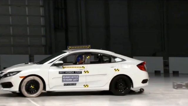 Лобовые краш тесты машин. Frontal crash tests of cars #crashtest смотреть онлайн