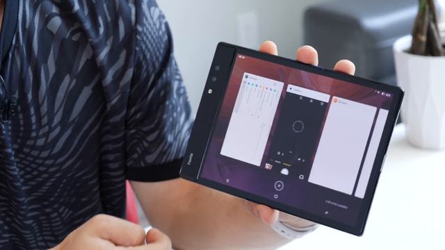 The Folding Phone of the Future! Royole FlexPai смотреть онлайн