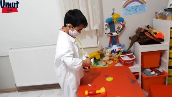 Umut Aras Hasta Oldu Karnı Ağrıyor Ayaz Doktor Oldu İyileştirdi بعد ما تسممت الدكتورة تعالج !!!