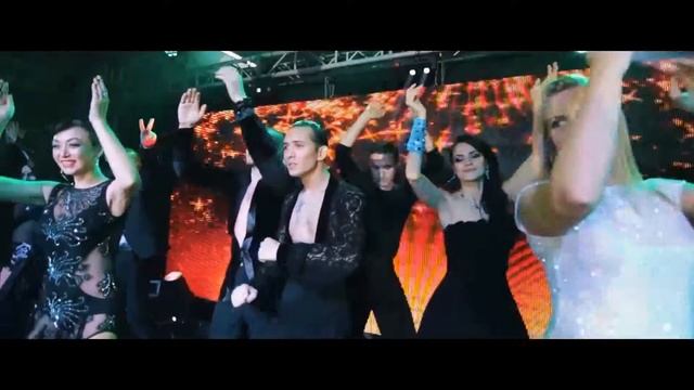 флеш- моб ТАНЦУЮТ ВСЕ смотреть онлайн