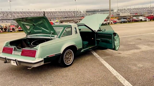 1979 Ford Thunderbird 5,8l V8 смотреть онлайн