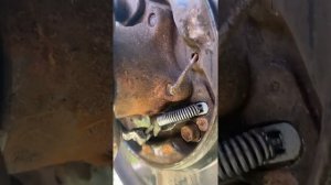 Регулировка и устройство механизма стояночного тормоза на Nissan X-Trail T31