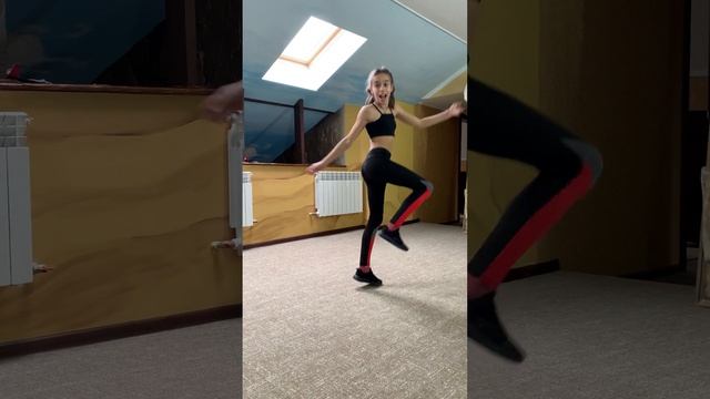 ?? Шаффл! Очень круто! Заразительная музыка! Потрясающе танцует! ??Реинт Ирина ?? смотреть онлайн