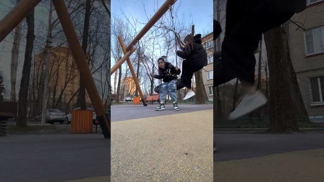 девочку которая упала жалко смотреть онлайн