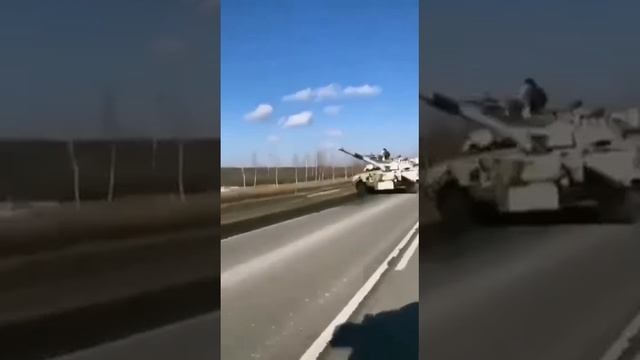 Российские танки в зимнем окрасе идут в зону СВО смотреть онлайн