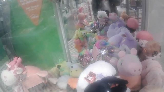 Как выиграть за 200 руб не на сильном зажиме большие игрушки в автомате-хватайке!!! смотреть онлайн