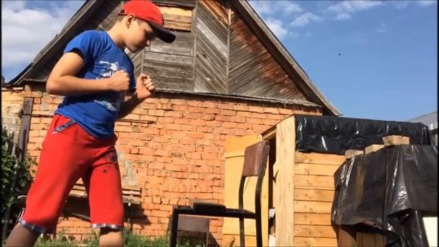 Я каратэ мастер!Чуть не сломал руку! смотреть онлайн