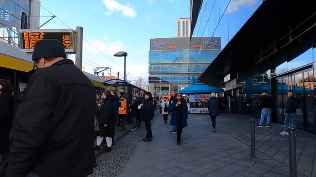 Alexanderplatz tour in Berlin. Walk in East Berlin. Tours in Berlin in English. смотреть онлайн