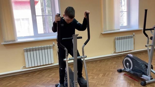 Занятия на тренажёре. Аутизм.