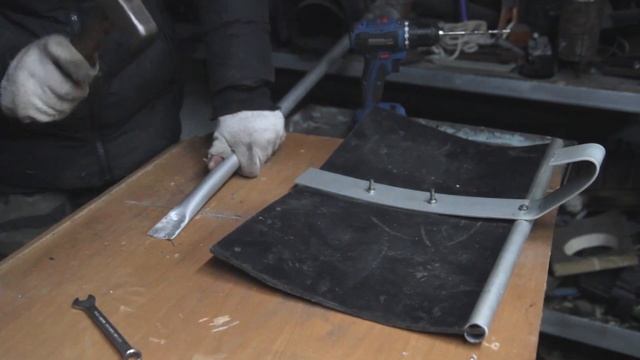 Экстремальный тест самодельной лопаты для снега. Лопата из пластиковой трубы смотреть онлайн