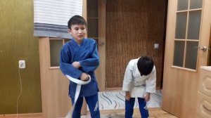 Как завязать пояс по дзюдо ?