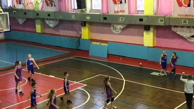 Девочки против мальчиков. Баскетбольный матч. смотреть онлайн