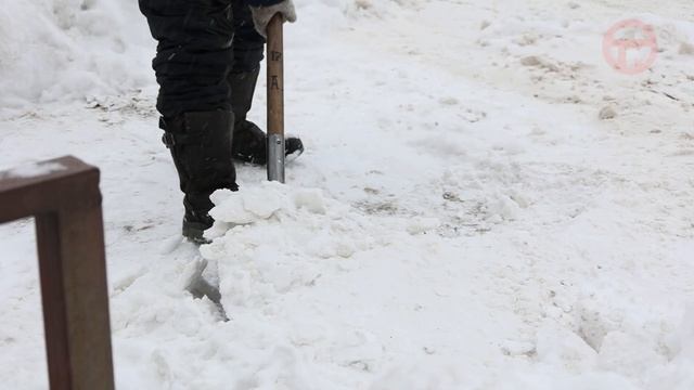 Дорожные службы уже вторые сутки непрерывно убирают улицы Уссурийска смотреть онлайн