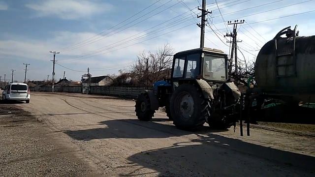 Трактор МТЗ Беларус с бочкой. смотреть онлайн
