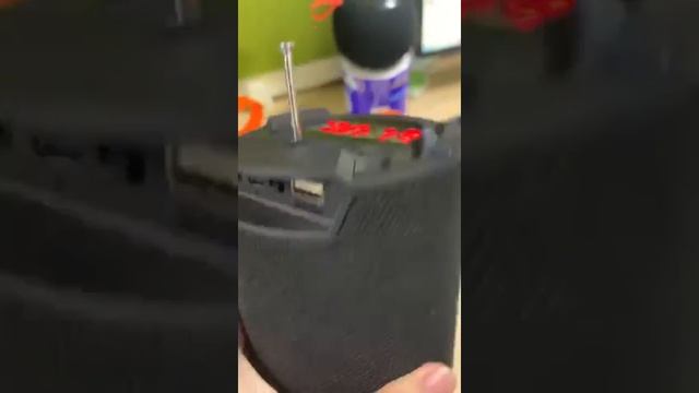 C19 LED light Bluetooth speaker смотреть онлайн