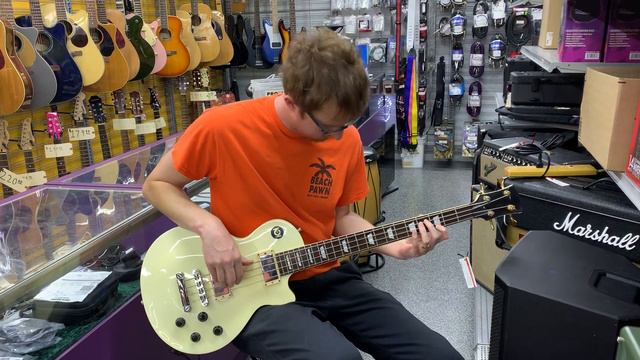 Les Paul Style Bass смотреть онлайн