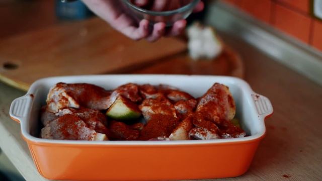 Простой рецепт курицы с овощами в духовке \ Traybaked Chicken смотреть онлайн