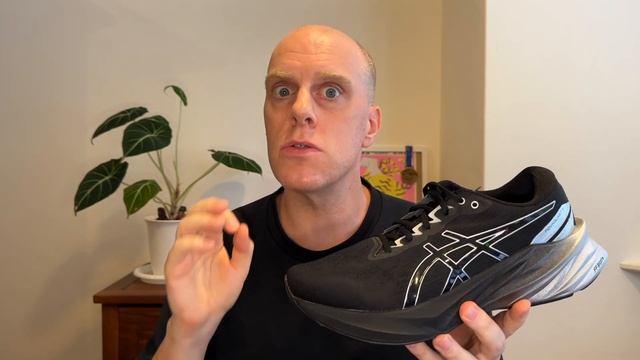 Nike InfinityRN 4 vs Asics Novablast 3 - Best beginner running shoes смотреть онлайн