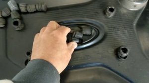 От куда появился дребезг под капотом у Весты