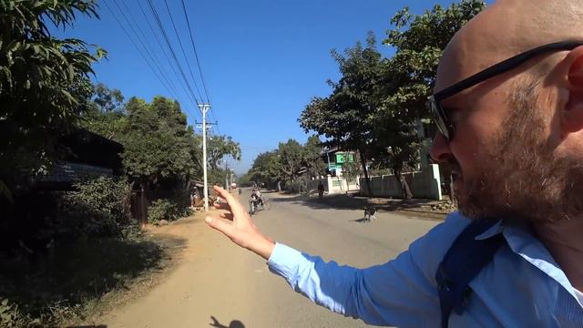 Crossing The India-Burma Border On Foot | Welcome To Squiggle Town смотреть онлайн