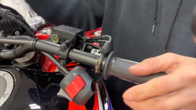 CRF300L Rally throttle tube/switch gear removal смотреть онлайн