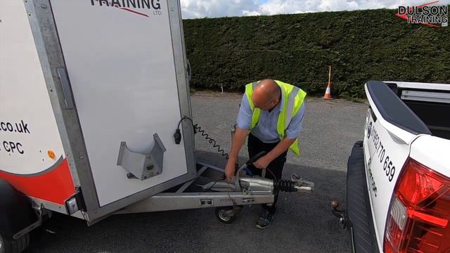 How to hitch a trailer safely and pass the Cat B+E DVSA uncoupling exercise смотреть онлайн