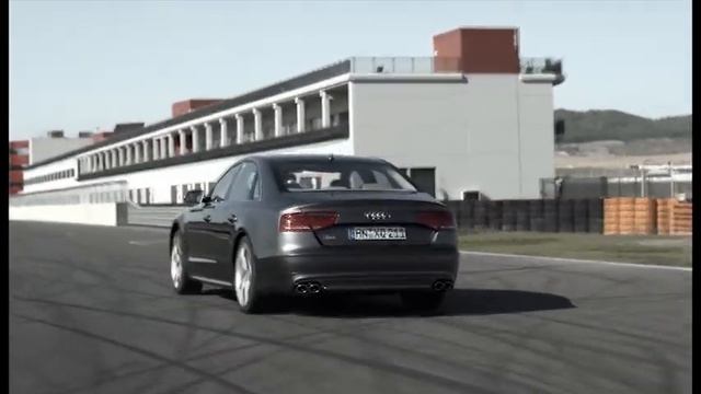 2013 Audi S8 - Track Driving Scenes (new) смотреть онлайн