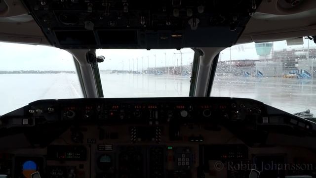 (Cockpit view) SAS McDonnell Douglas MD-82 Takeoff @ Munich - Franz Josef Strauss Airport смотреть онлайн