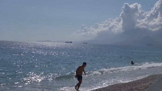 KONYAALTI BEACH ANTALYA BEAUTIFUL PEBBLED BEACH :) Konyaaltı plajı Коньяалты смотреть онлайн