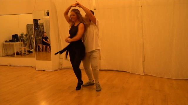Jesus Ortiz and Marie (SalsaKompaniet) Bachata Dancecity Intermediate breakdown and demo смотреть онлайн