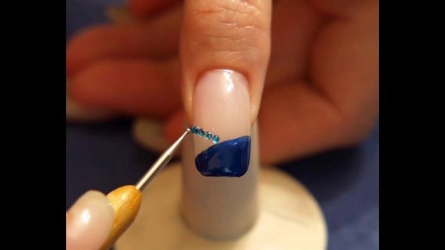 Маникюр со стразами.Маникюр со стразами и синим лаком смотреть онлайн