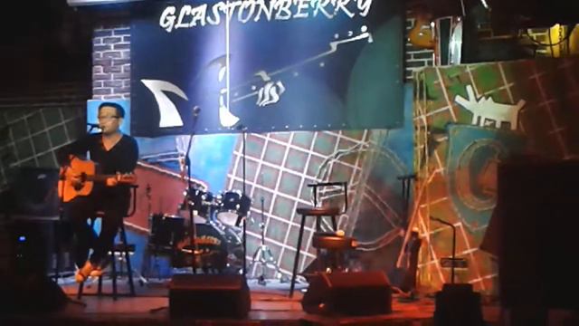 Роман Чехов на дне рождение Фила Августа в Glastonberry Pub смотреть онлайн