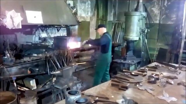 Видео Экскурсия по кузнице смотреть онлайн