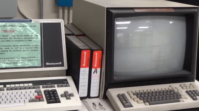 Secret Underground Bunker & Gold Vault - Touring The Diefenbunker: Canada's Cold War Museum смотреть онлайн