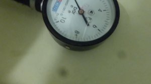 Так в Череповце замеряют давление воды манометром сантехники.
