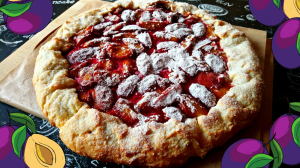 ТВОРОЖНАЯ ГАЛЕТА СО СЛИВАМИ / Вкусный и быстрый открытый пирог со сливами на творожном тесте