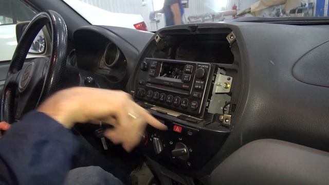 Как Демонтировать Штатную Магнитолу Toyota RAV4 2002 г. смотреть онлайн