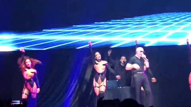 Pitbull voorprogramma Britney spears 15.08.18 Sportpaleis Antwerpen смотреть онлайн