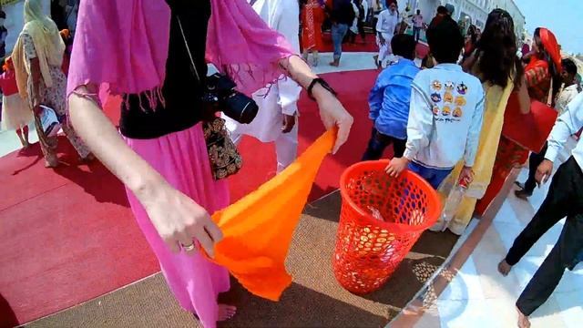 Индия Амрицар Золотой Храм Сикхи Еда в местных кафе, цены на еду смотреть онлайн