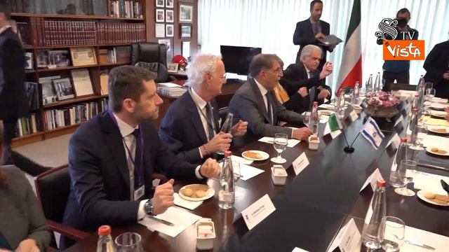 La Russa in Israele incontra il Presidente della Knesset Amir Ohana смотреть онлайн